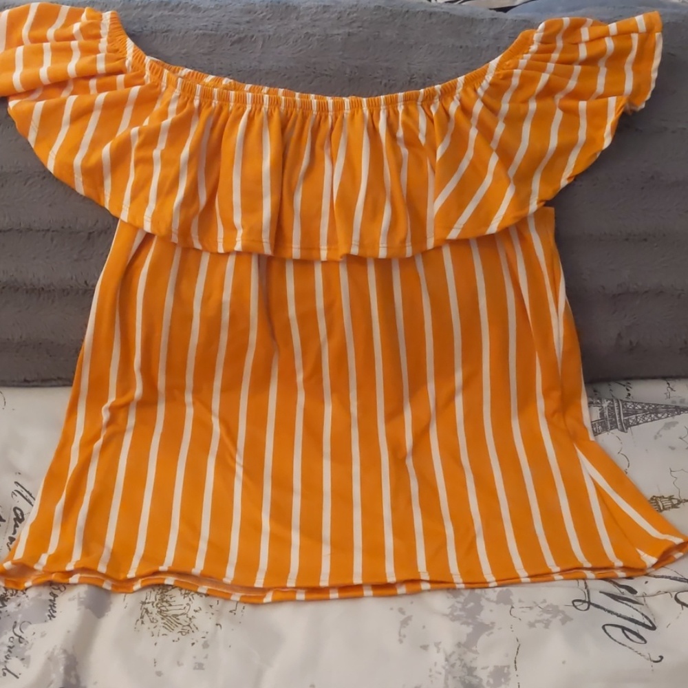 Ladies off-the-shoulder ruffled blouse